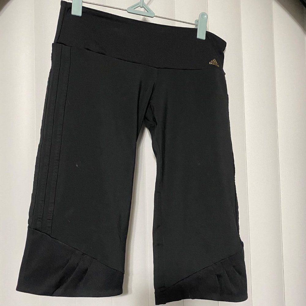 AdidasΒ climalite blackβover the kneeβshorts